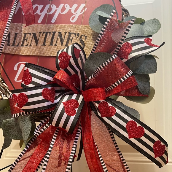 Valentine’s Day grapevine wreath - Picture 4 of 7
